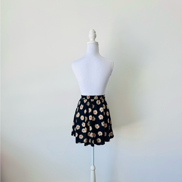 Vintage 90s Daisy Skater Skirt 🌼 - Picture 7 of 9